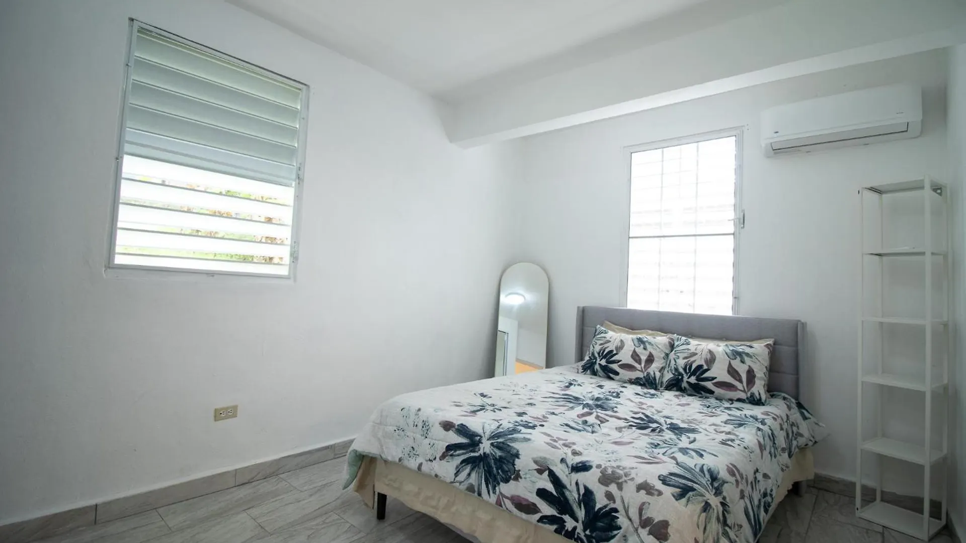 Entire Vacation Home In San Juan - Fits 10 0*,